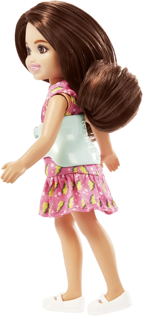 Mattel Barbie® Club Chelsea™: Κοριτσάκι Μελαχρινό Ροζ Φόρεμα Με Ζώνη-Κηδεμόνα (HKD90/DWJ33)
